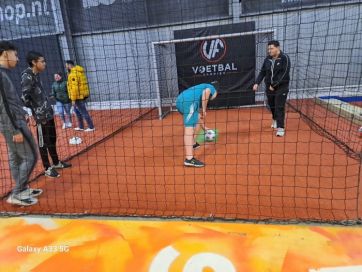 Jongerenactiviteit met Stichting AraCora, Dock en Permens bij de Voetbalfabriek in Almere
